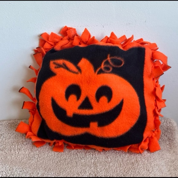 Jack o Lantern Pillow - Picture 1 of 3